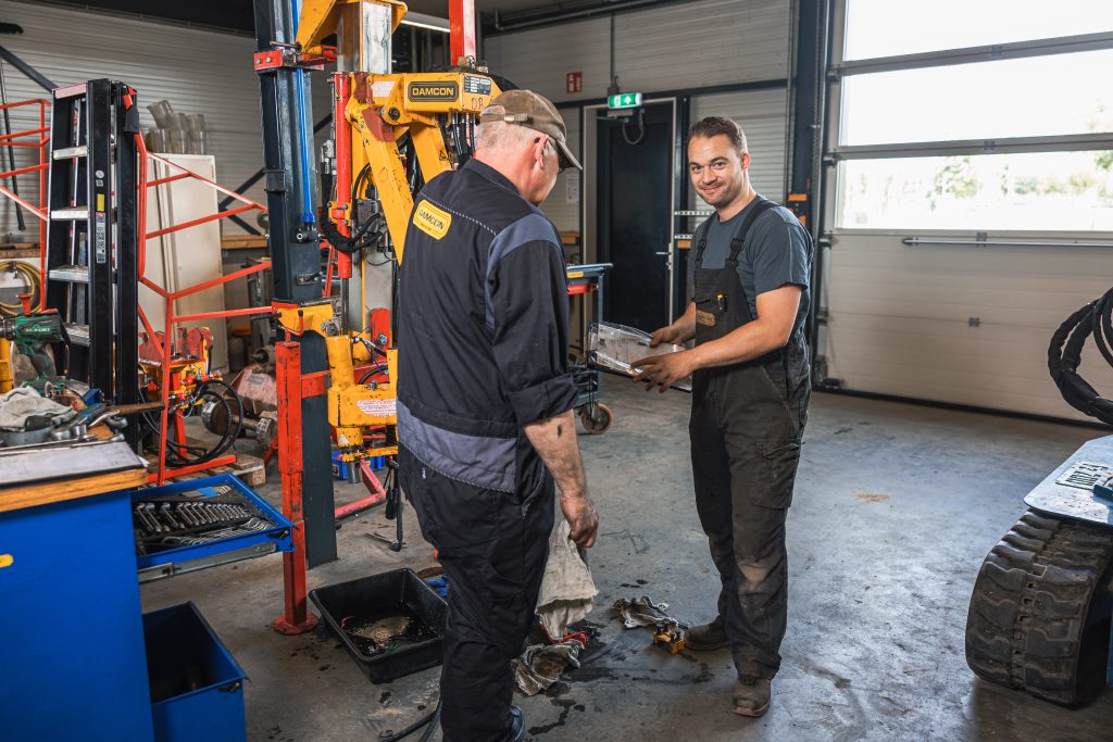 Kom werken bij het team van Damcon