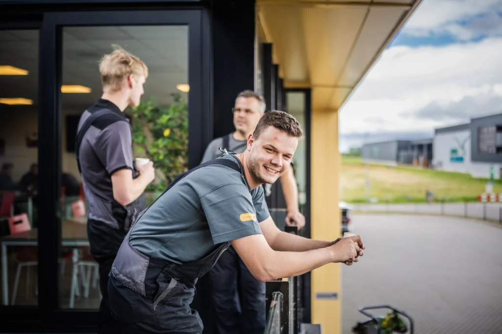 Kom werken bij het team van Damcon